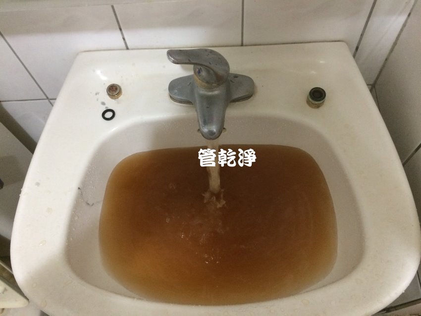 水管有「垢」噁,專家洗出泥水? 新竹 竹東 仁愛路 洗水管