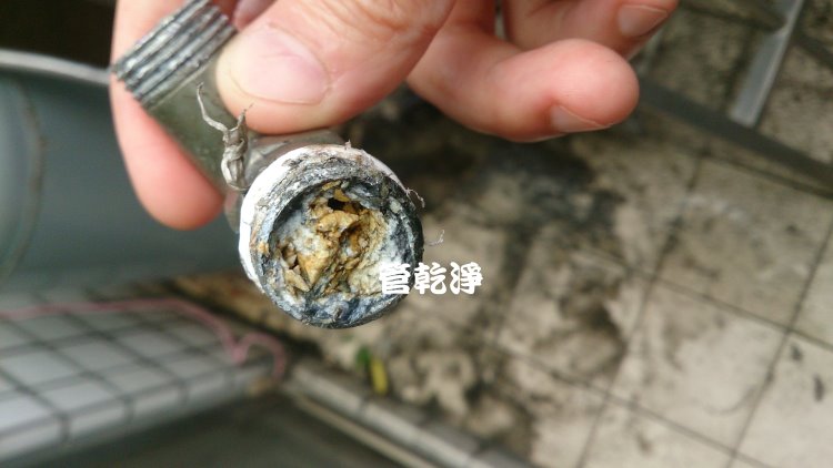 台中大富路 水管清洗 之 我家水管結石了