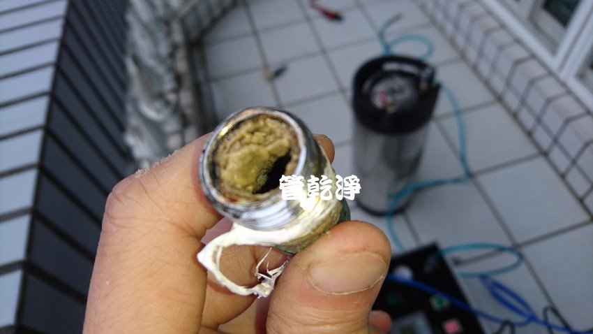 水管流出咖啡? 新竹 竹東 中正南路 清洗水管