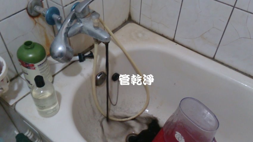 水龍頭流出黑油? 新竹 南寮 中光路 水管清洗