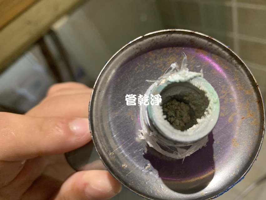 水龍頭噴出泡沫牛奶? 台中 太平 建興北路 清洗水管