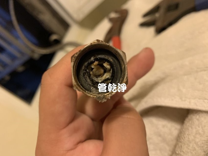 有影片有真相,水管吐了屋主也吐了? 台北 信義區 光復南路 水管清洗